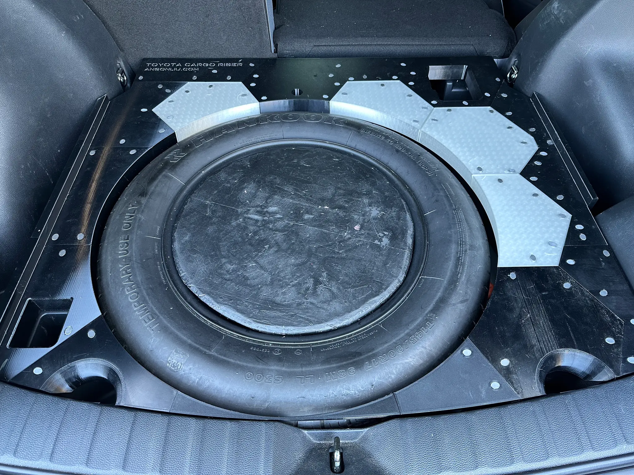 Main view of the spare tire holder